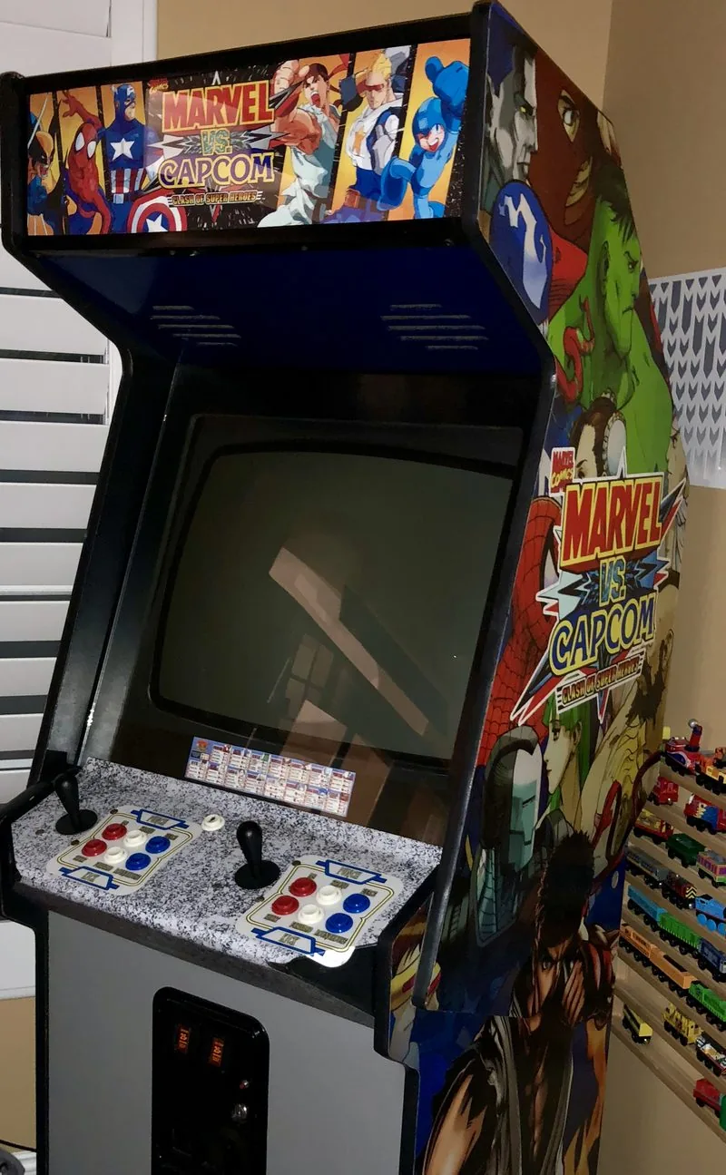 Marvel vs. Capcom: Clash of Super Heroes upright arcade cabinet with full-wrap side art and a lit marquee