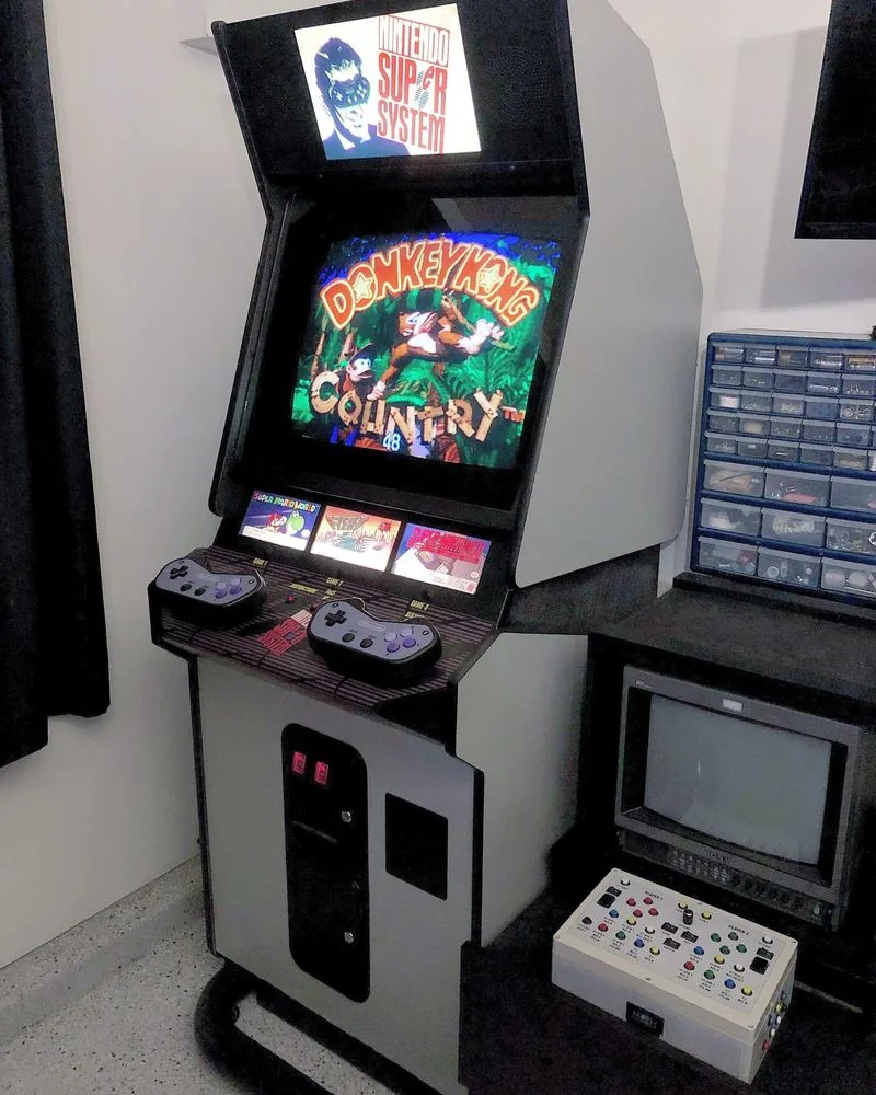 Nintendo Super System arcade cabinet running Donkey Kong Country