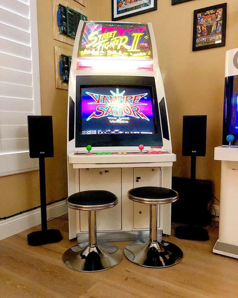Sega Blast City candy cabinet with Street Fighter II marquee running Vampire Savior